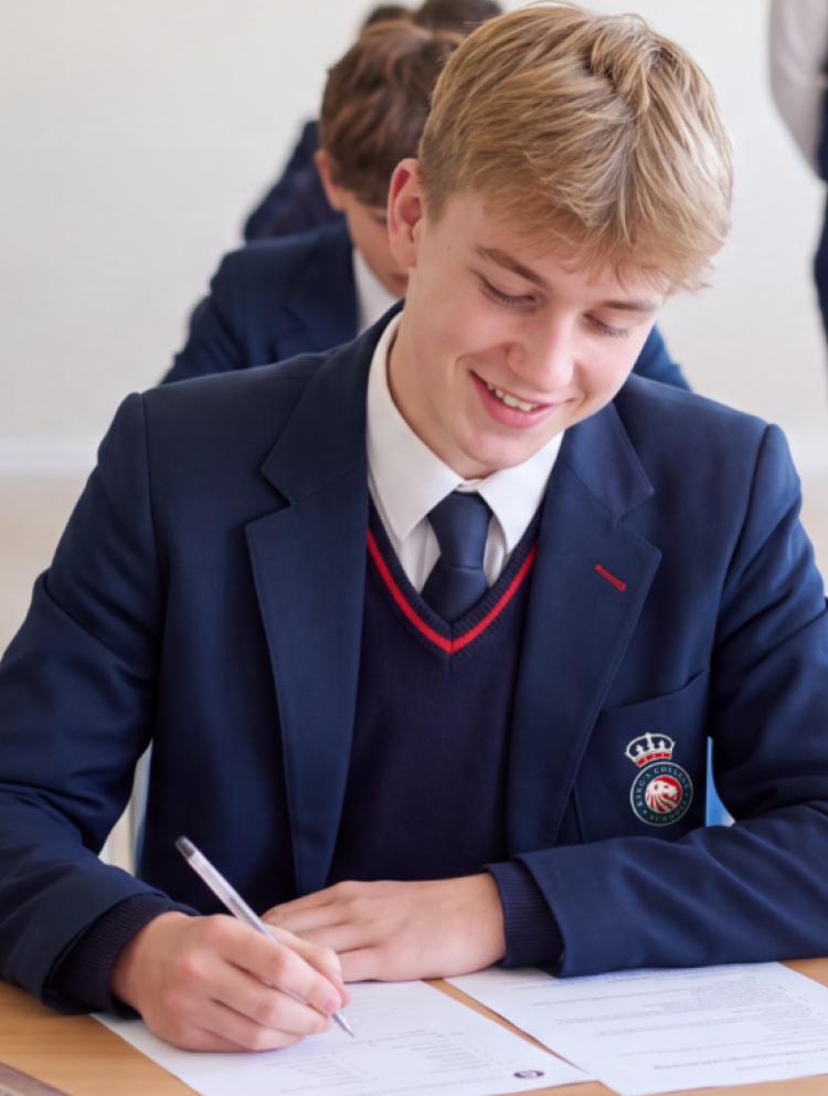 Estudiantes de IGCSE en King's College, Alicante
